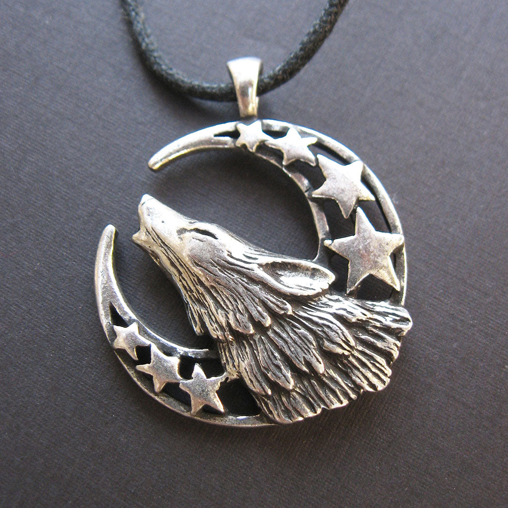 Howling Moon Amulet